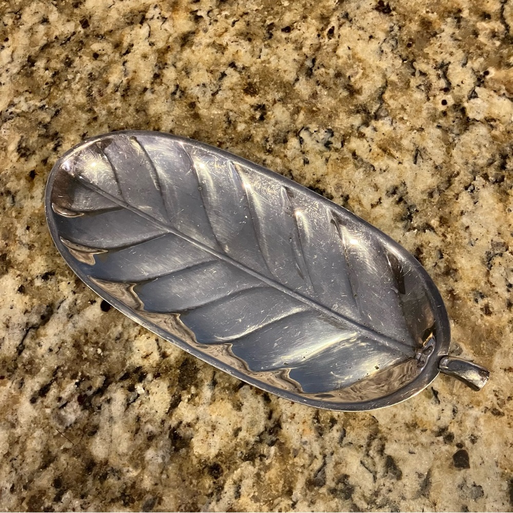 8193 International Silver‎ Company Banana Leaf Trinket Dish VTG